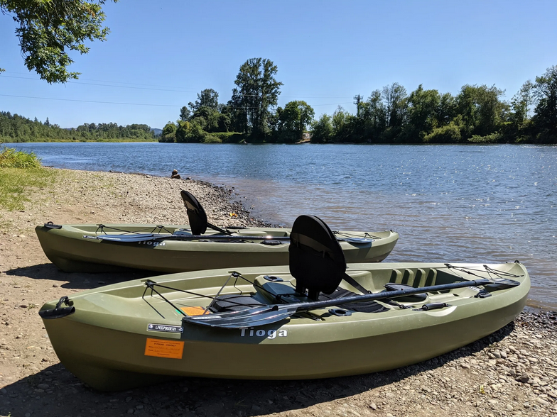 A Willamette River Experience: Kayaking from The Independence Hotel to Emil  Mark Lloyd Fishing Hole - The Independence